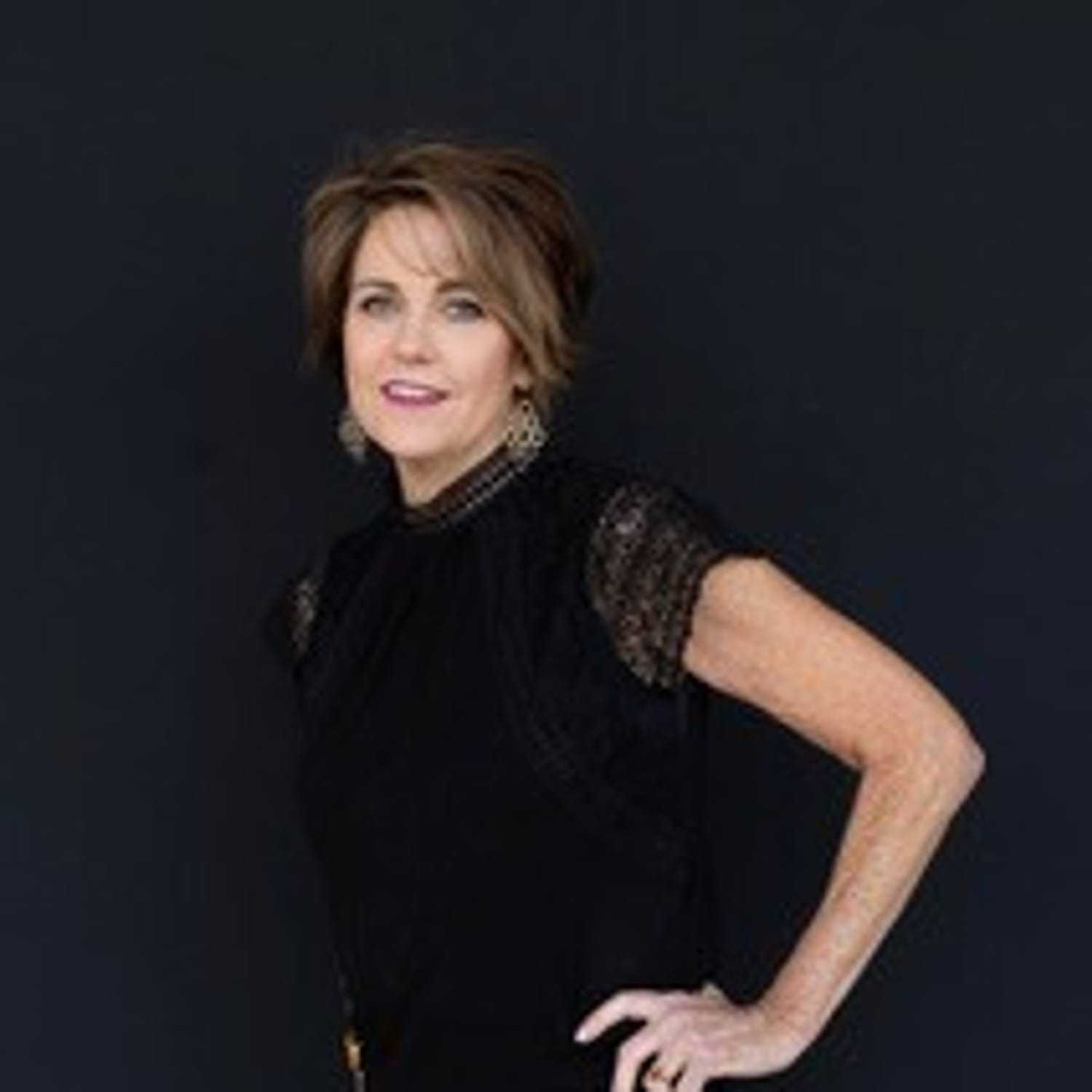 Portrait of Shel, a professional stylist at Avanté Salon & Spa, showcasing their expertise and style.